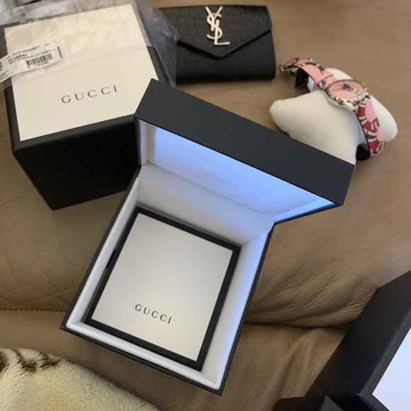 Beautiful Gucci watch main image 6